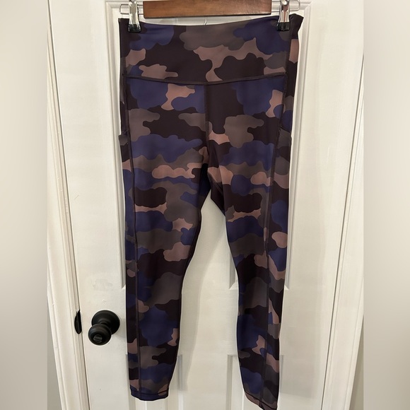 Athleta Size S Small Ultimate Stash Printed 7/8 Tight Brown/Purple/Beige Camo - Picture 2 of 5